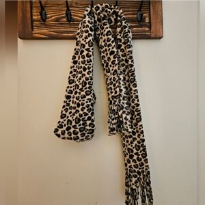 Fleece Scarf | Leopard | Womens